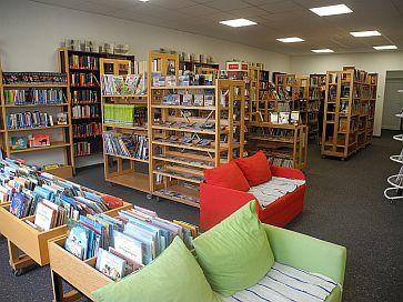 Innenansicht Bibliothek Pischelsdorf